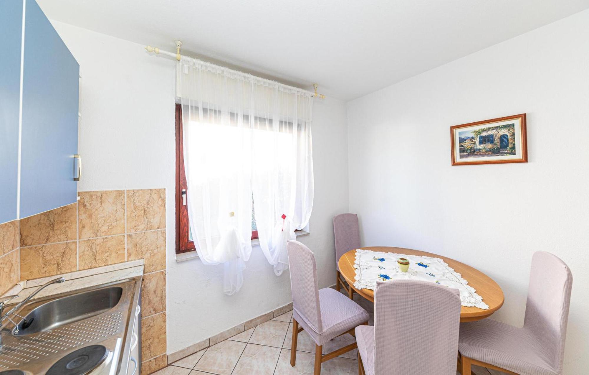 Kaštela 2 Bedroom Cozy Apartment In Kastel Kambelovac מראה חיצוני תמונה